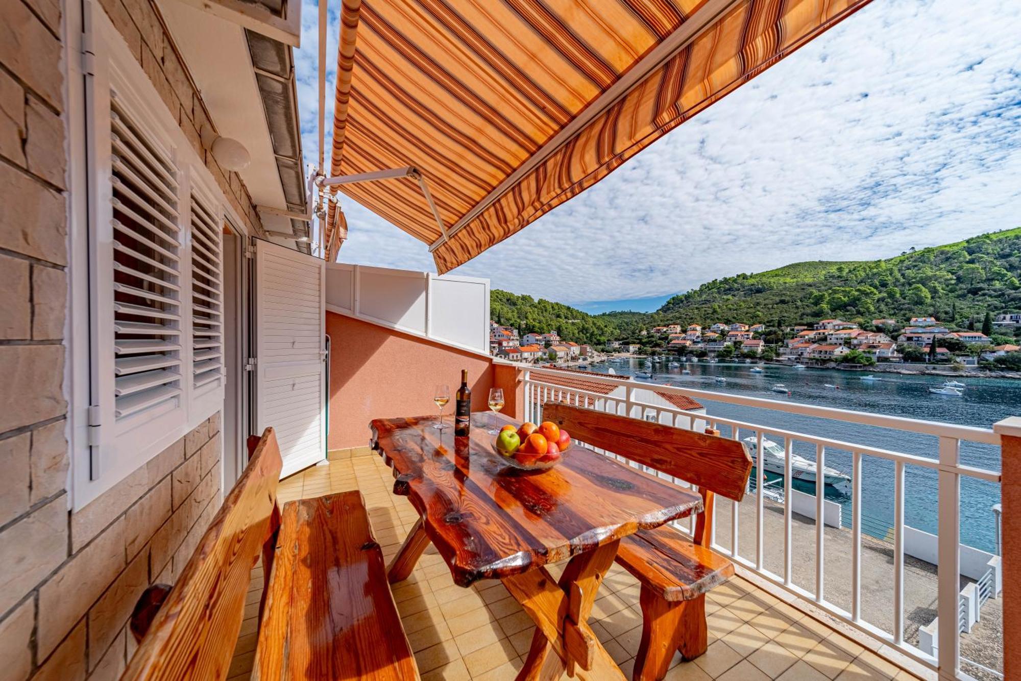 Apartments Kuzma Smokvica  Екстер'єр фото