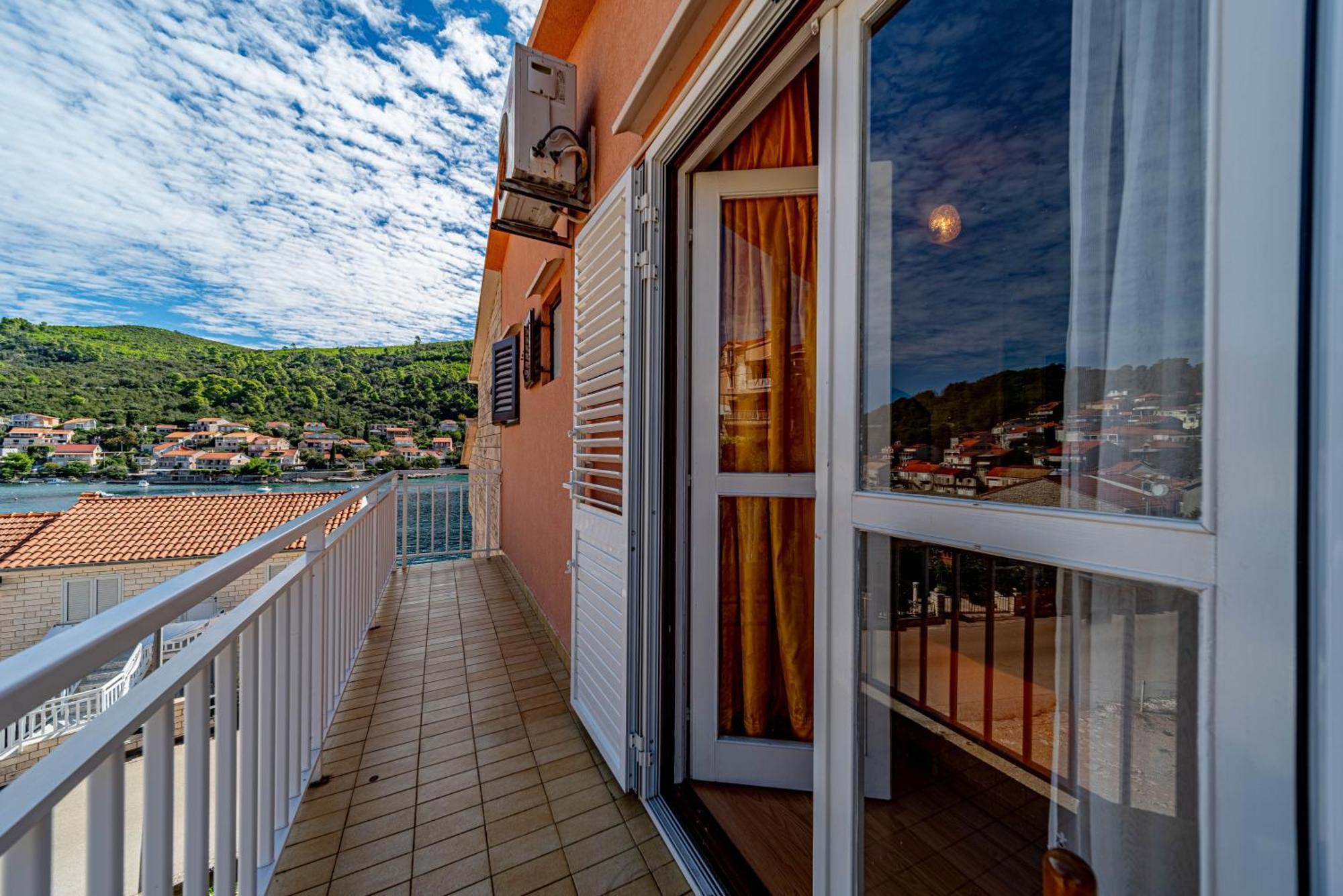 Apartments Kuzma Smokvica  Екстер'єр фото